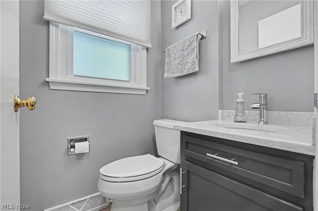 2920 Carters Grove Road, Cuyahoga Falls, OH 44223
