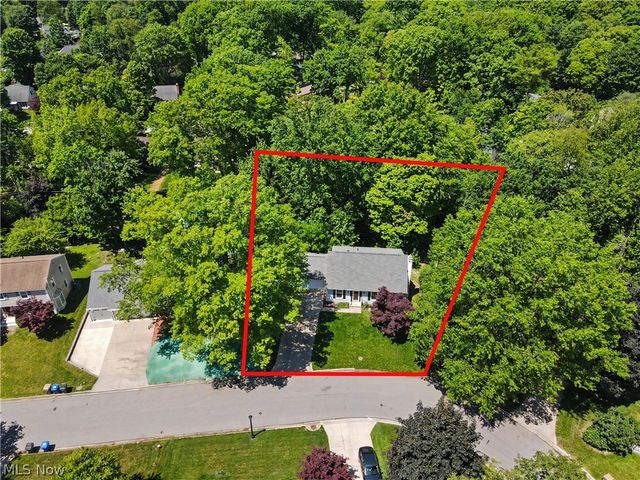 2920 Carters Grove Road, Cuyahoga Falls, OH 44223