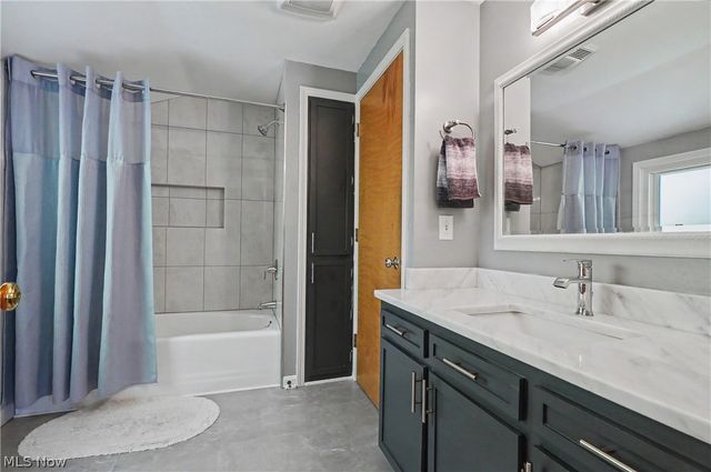 2920 Carters Grove Road, Cuyahoga Falls, OH 44223