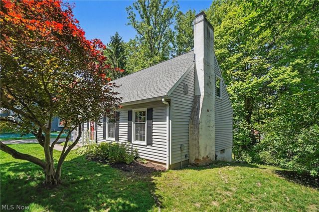 2920 Carters Grove Road, Cuyahoga Falls, OH 44223