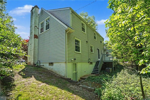2920 Carters Grove Road, Cuyahoga Falls, OH 44223
