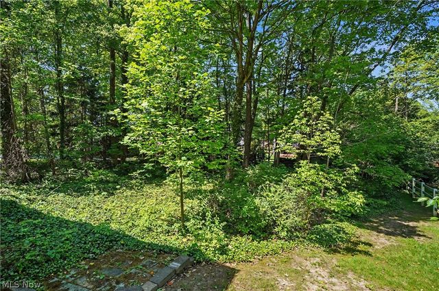 2920 Carters Grove Road, Cuyahoga Falls, OH 44223