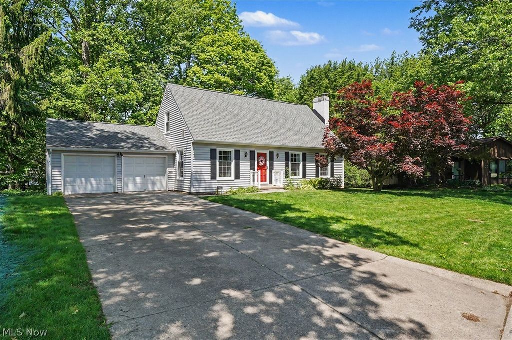 2920 Carters Grove Road, Cuyahoga Falls, OH 44223