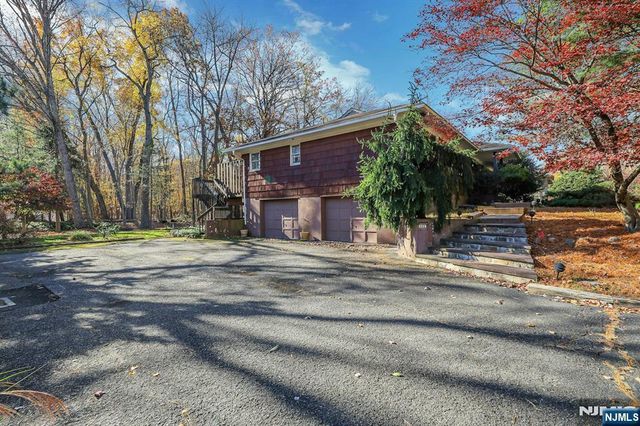 609 Echo Glen Avenue, River Vale, NJ 07675