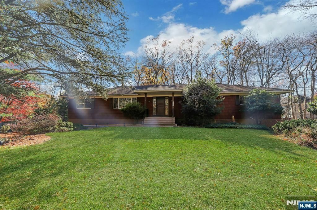 609 Echo Glen Avenue, River Vale, NJ 07675