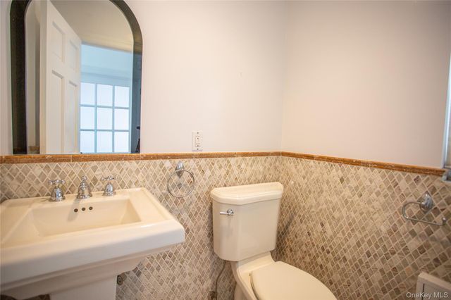 540 E Chester Street, Long Beach, NY 11561