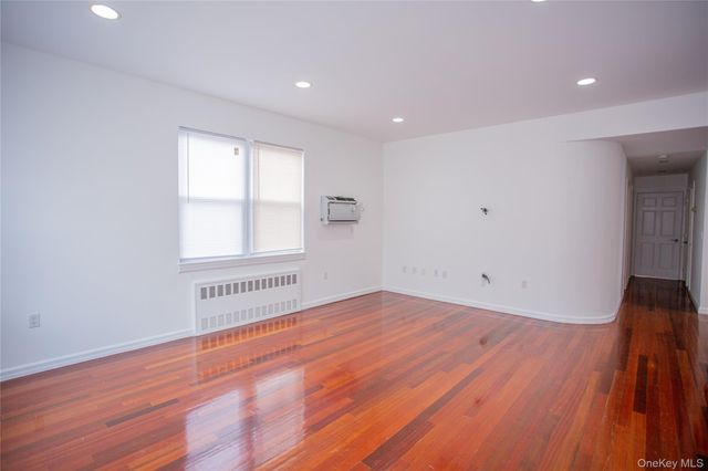 540 E Chester Street, Long Beach, NY 11561