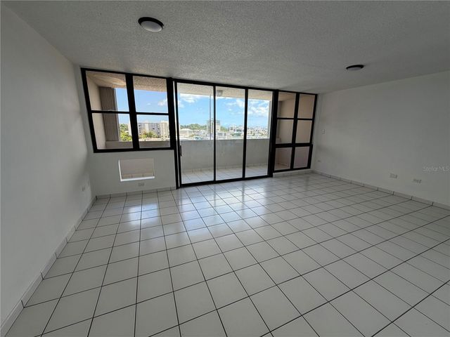2736 AVE. LUIS VIGOREAUX 15-G, Guaynabo, PR 00966