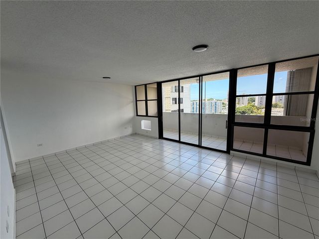 2736 AVE. LUIS VIGOREAUX 15-G, Guaynabo, PR 00966