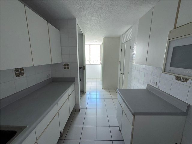 2736 AVE. LUIS VIGOREAUX 15-G, Guaynabo, PR 00966