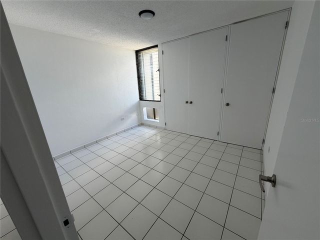 2736 AVE. LUIS VIGOREAUX 15-G, Guaynabo, PR 00966
