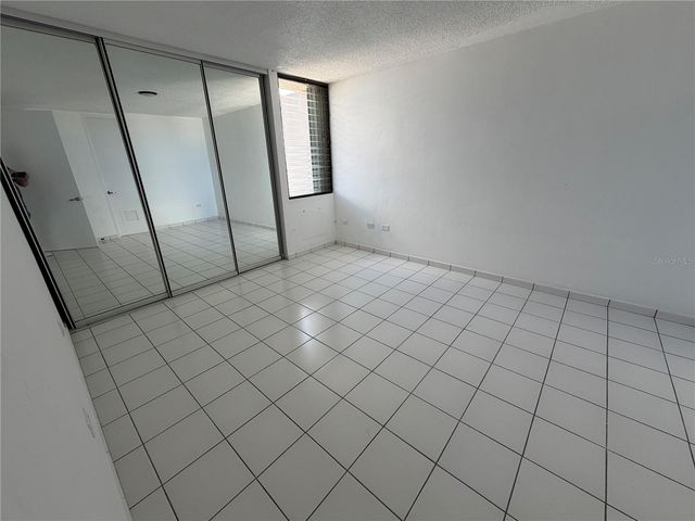 2736 AVE. LUIS VIGOREAUX 15-G, Guaynabo, PR 00966