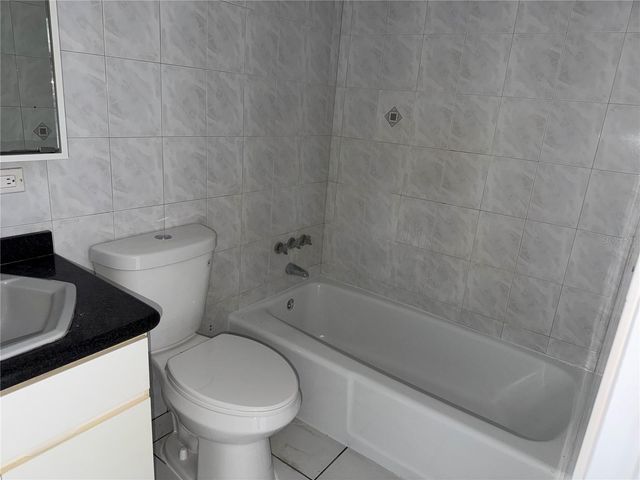 2736 AVE. LUIS VIGOREAUX 15-G, Guaynabo, PR 00966