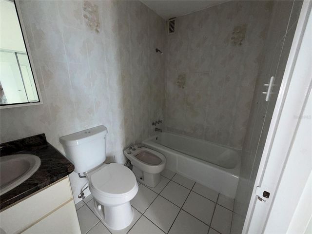 2736 AVE. LUIS VIGOREAUX 15-G, Guaynabo, PR 00966