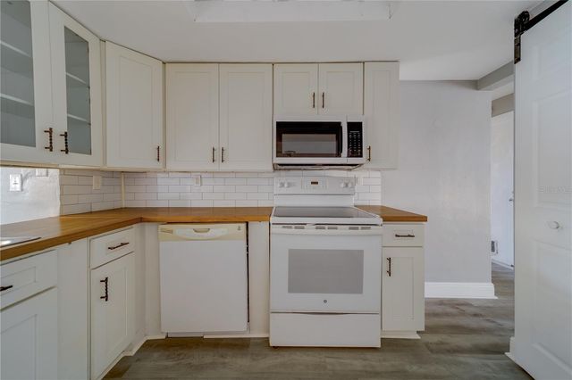 8234 MEDFORD DRIVE, Port Richey, FL 34668