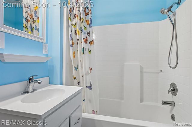 8791 Fairway Drive, Gregory, MI 48137