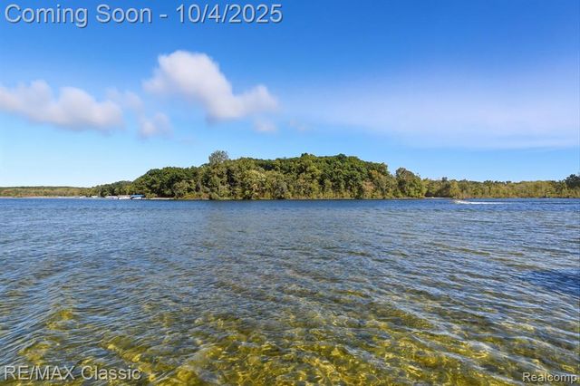 8791 Fairway Drive, Gregory, MI 48137