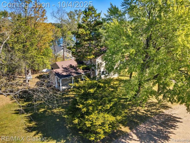 8791 Fairway Drive, Gregory, MI 48137