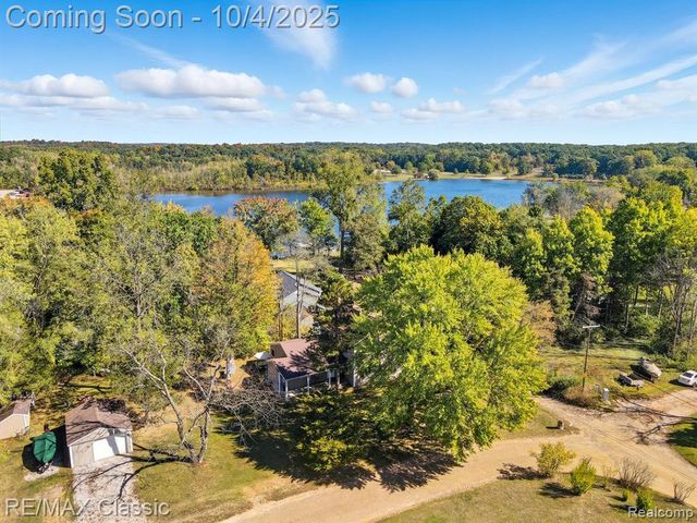 8791 Fairway Drive, Gregory, MI 48137