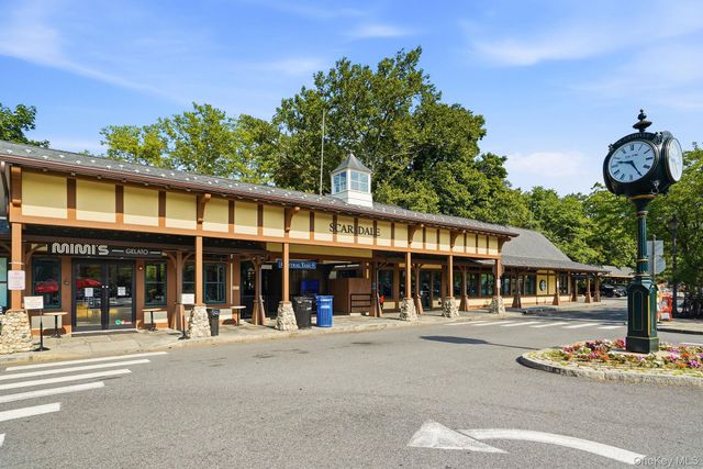 7 Chateaux Circle 7x, Scarsdale, NY 10583