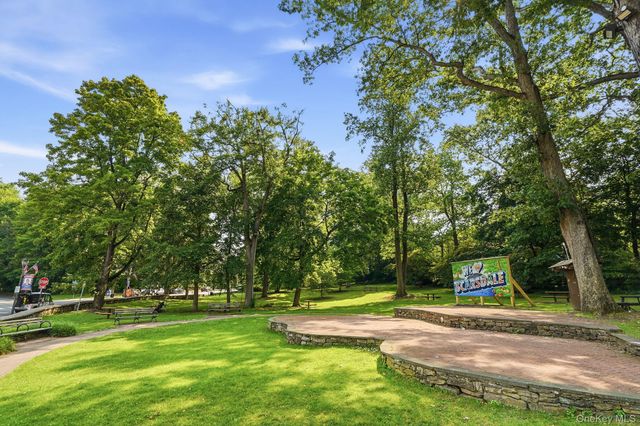 7 Chateaux Circle 7x, Scarsdale, NY 10583