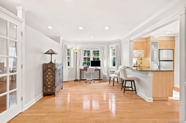 7 Chateaux Circle 7x, Scarsdale, NY 10583