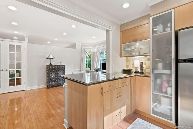 7 Chateaux Circle 7x, Scarsdale, NY 10583