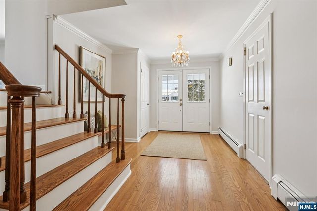 369 W Saddle River Road, Upper Saddle River, NJ 07458