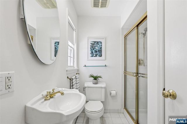 369 W Saddle River Road, Upper Saddle River, NJ 07458