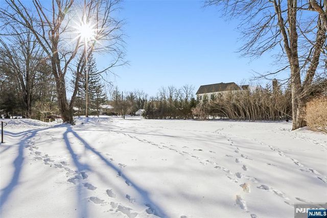 369 W Saddle River Road, Upper Saddle River, NJ 07458