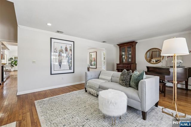 369 W Saddle River Road, Upper Saddle River, NJ 07458