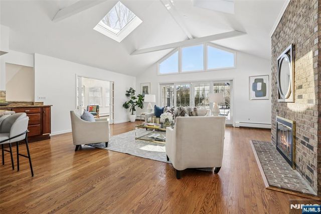 369 W Saddle River Road, Upper Saddle River, NJ 07458