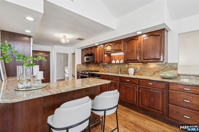 369 W Saddle River Road, Upper Saddle River, NJ 07458