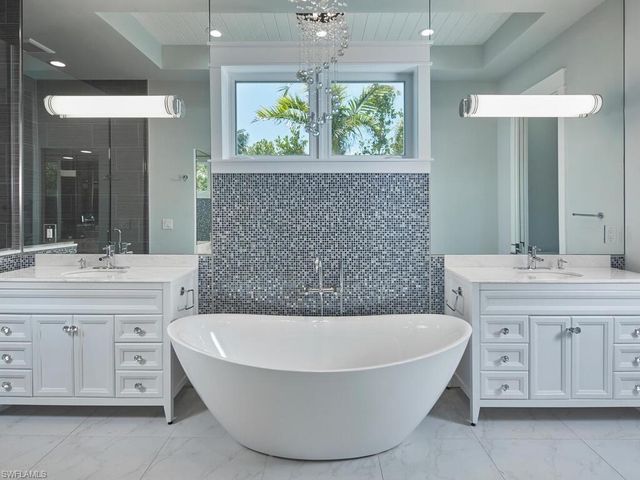 242 2nd AVE S, Naples, FL 34102