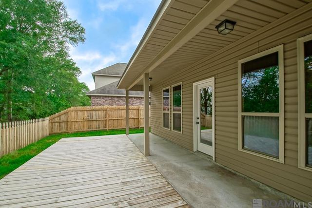 13464 Autumn Run Dr, Walker, LA 70785