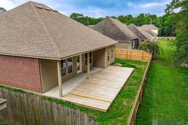 13464 Autumn Run Dr, Walker, LA 70785