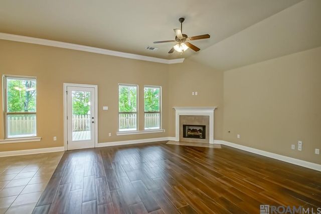 13464 Autumn Run Dr, Walker, LA 70785