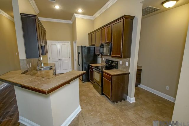 13464 Autumn Run Dr, Walker, LA 70785