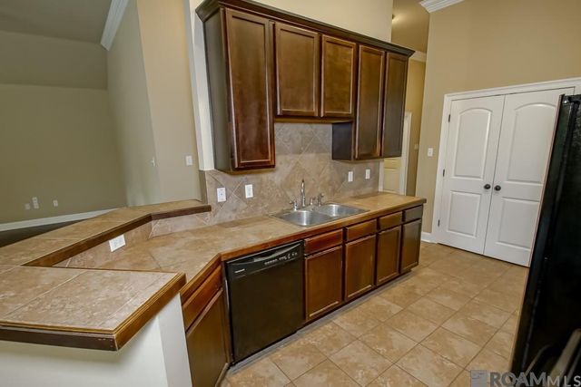 13464 Autumn Run Dr, Walker, LA 70785