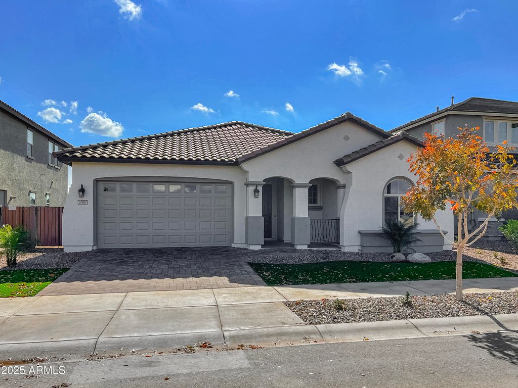 15787 W Mariposa Grande Street, Surprise, AZ 85387 — photo 2