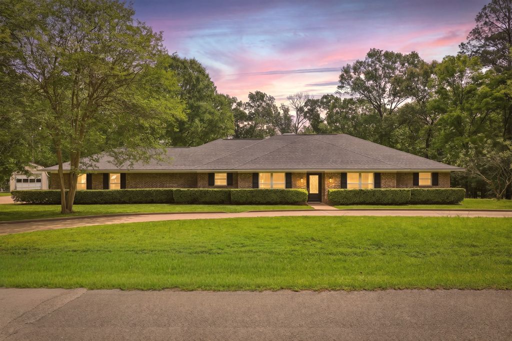 9465 Peninsula Drive, Tyler, TX 75707