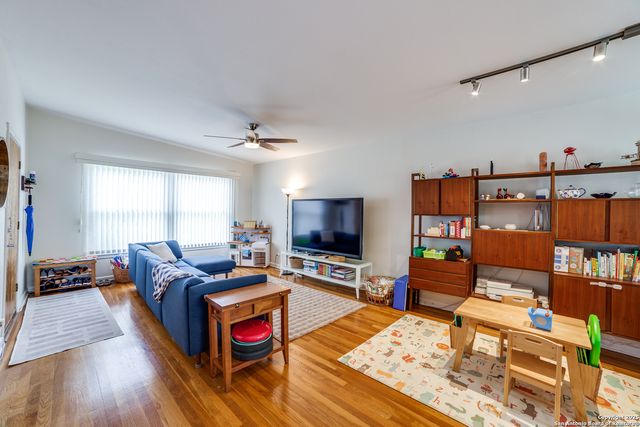 123 Teakwood, San Antonio, TX 78216