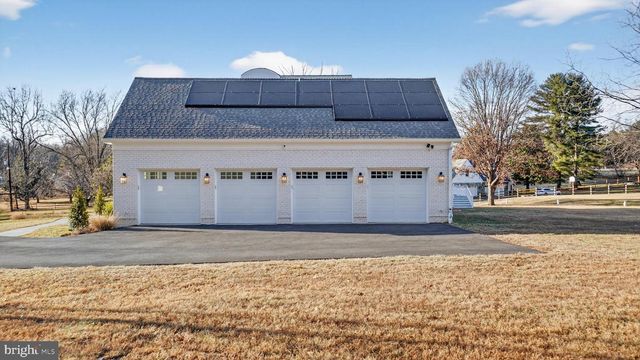 10525 TANAGER LN, Potomac, MD 20854