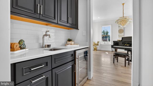 10525 TANAGER LN, Potomac, MD 20854