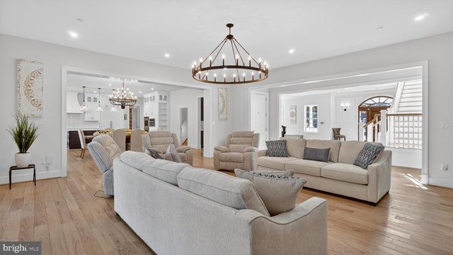 10525 TANAGER LN, Potomac, MD 20854