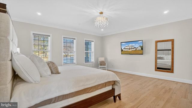 10525 TANAGER LN, Potomac, MD 20854