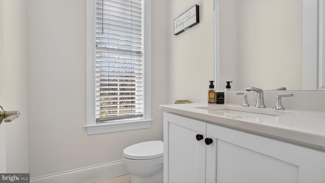 10525 TANAGER LN, Potomac, MD 20854