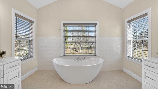 10525 TANAGER LN, Potomac, MD 20854