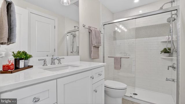 10525 TANAGER LN, Potomac, MD 20854