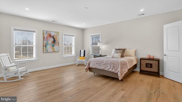 10525 TANAGER LN, Potomac, MD 20854